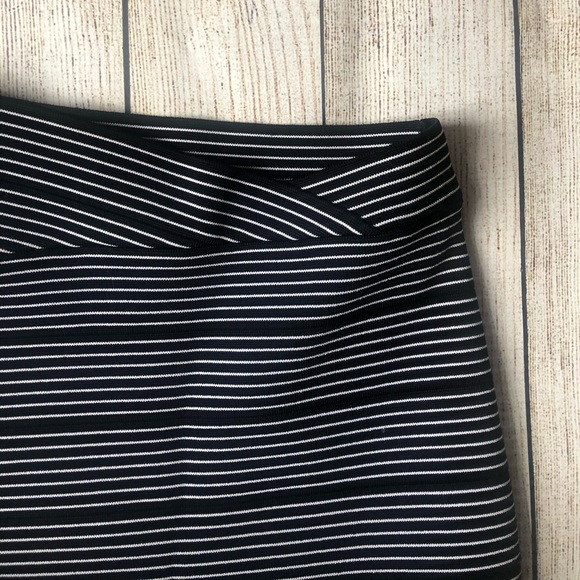 BCBGMaxAzria Alisa Bandage Mini Skirt Size XS - Picture 2 of 7